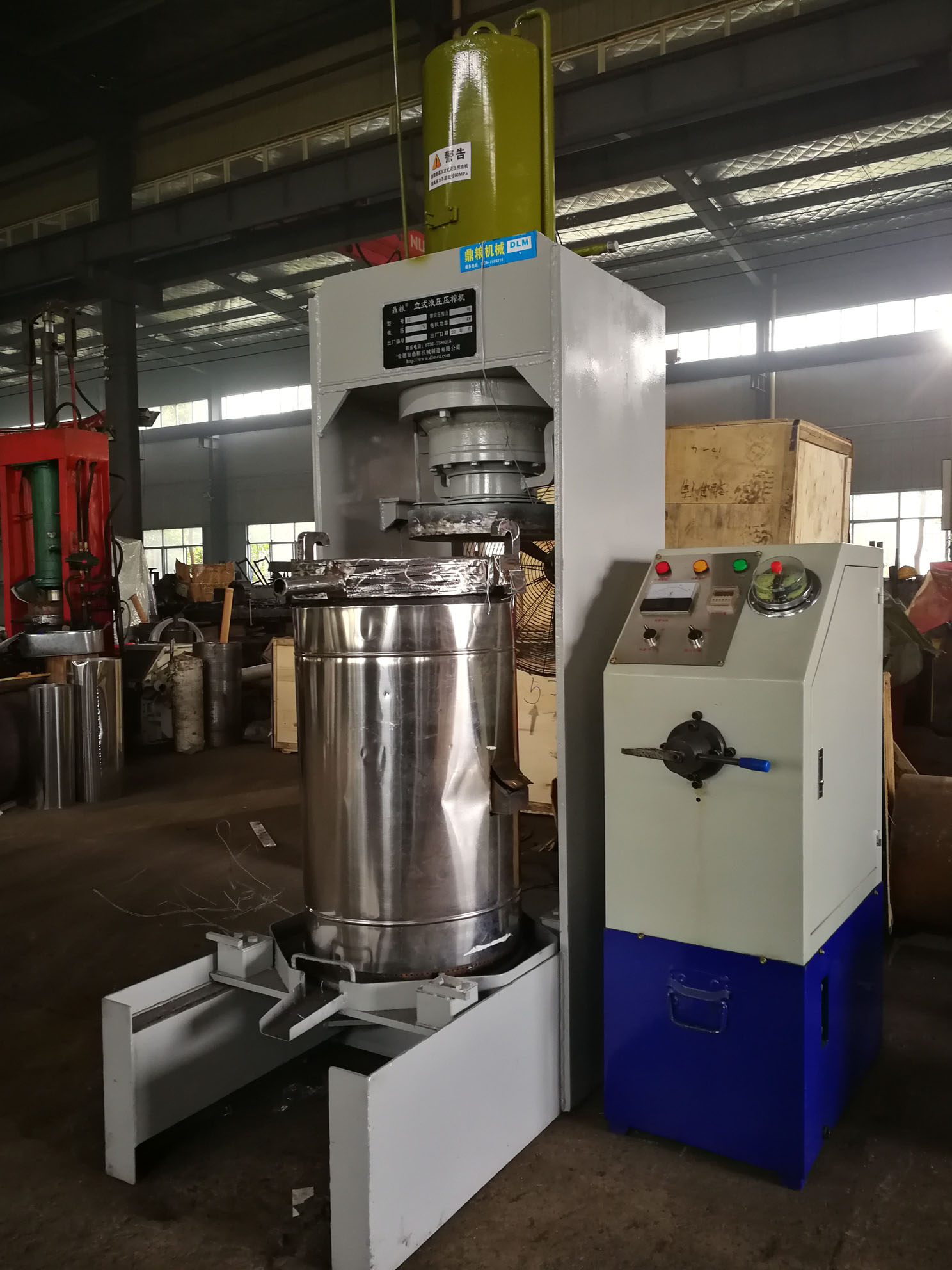 不銹鋼超高壓立式液壓壓榨機，果汁壓榨機，果渣壓榨機，藥材壓榨，油渣處理，白土壓榨